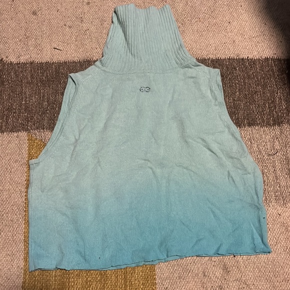 Turtle neck sweater no sleeves - Picture 2 of 2